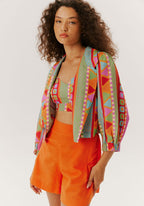 Blazer cropped azul claro manga 100769 Cacay lateral comprimento
