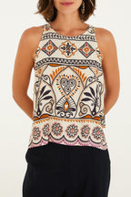 Blusa regata Adriele Farm Rio, costas em mulher com detalhe