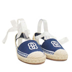 Alpargata Schutz azul modelo 21185 em uso, look completo feminino