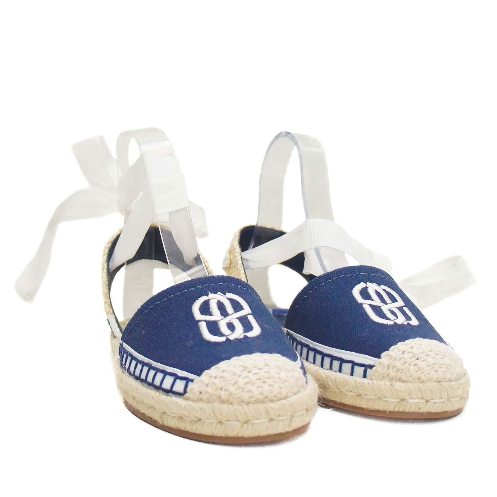 Alpargata Schutz azul modelo 21185 em uso, look completo feminino