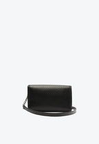 Detalhe padrão dots bolsa crossbody preta Schutz
