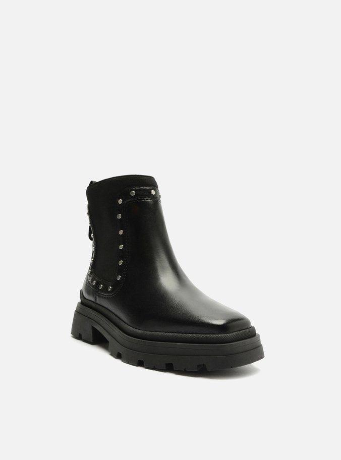 BOTA PRETA COURO CANO CURTO TRATORADA REBITES A 13348 0002 0001 AREZZO Imagem secundária do produto