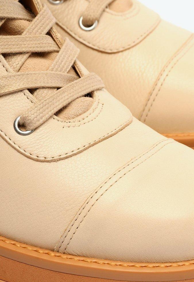 BOTA TRATORADA SUTTON COURO CAMURÇA SCHUTZ - ORIGINAL - Vintedoisk