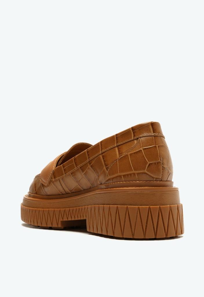 MOCASSIM TRATORADO VIOLA COURO CROCO MARROM S 21414 0027 0008 SCHUTZ - Vintedoisk