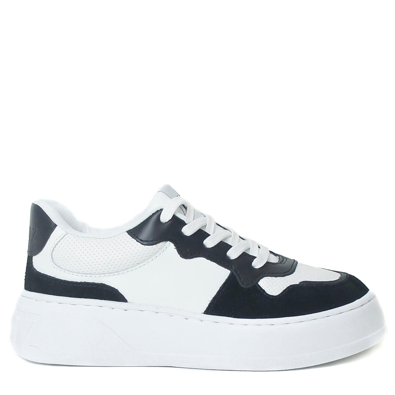 TÊNIS BRANCO E PRETO FURINHOS S 21445 0001 0028 SCHUTZ - Vintedoisk