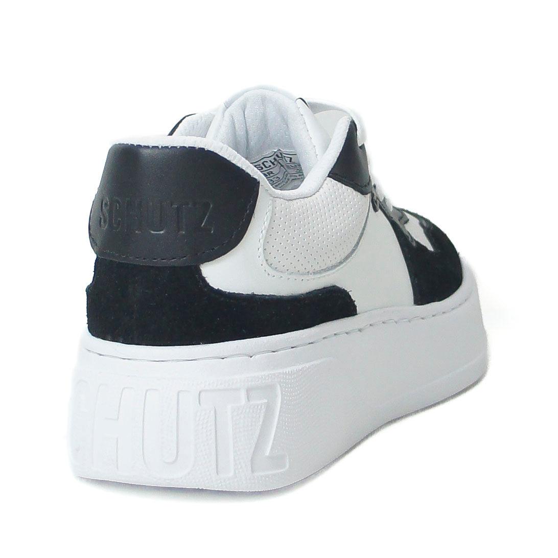TÊNIS BRANCO E PRETO FURINHOS S 21445 0001 0028 SCHUTZ - Vintedoisk