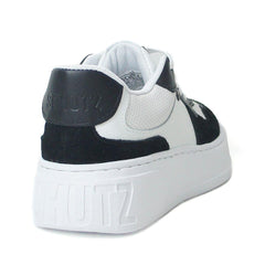 TÊNIS BRANCO E PRETO FURINHOS S 21445 0001 0028 SCHUTZ - Vintedoisk