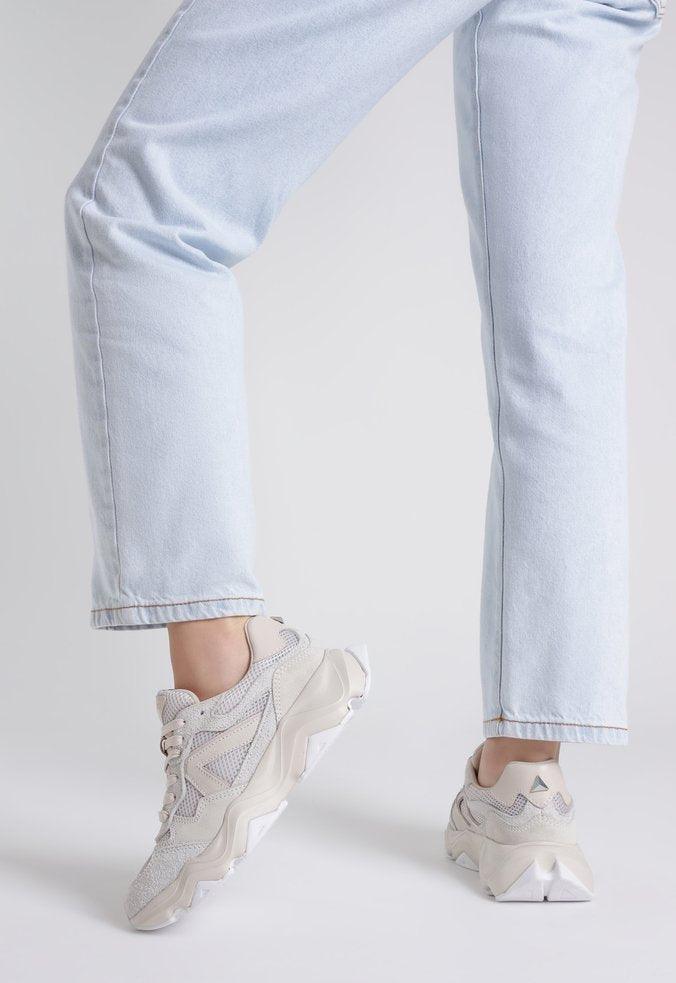 TÊNIS BRANCO ST-2940 S 21911 0001 0007 SCHUTZ - Vintedoisk