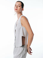 Blusa alfaiataria Viscolinho Skenn feminina, costas com caimento macio