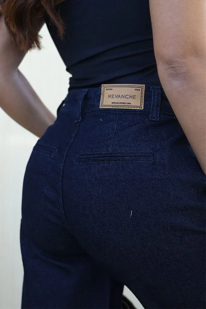 CALÇA JEANS MOM ESCURA BARRA ITALIANA CAFEM00147 REVANCHE