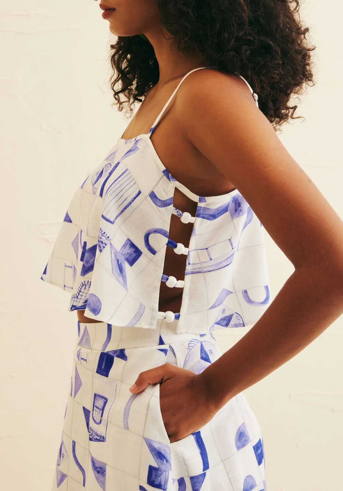BLUSA CROPPED DET PONTEIRAS LATERAL 103168 CACAY Imagem secundária do produto