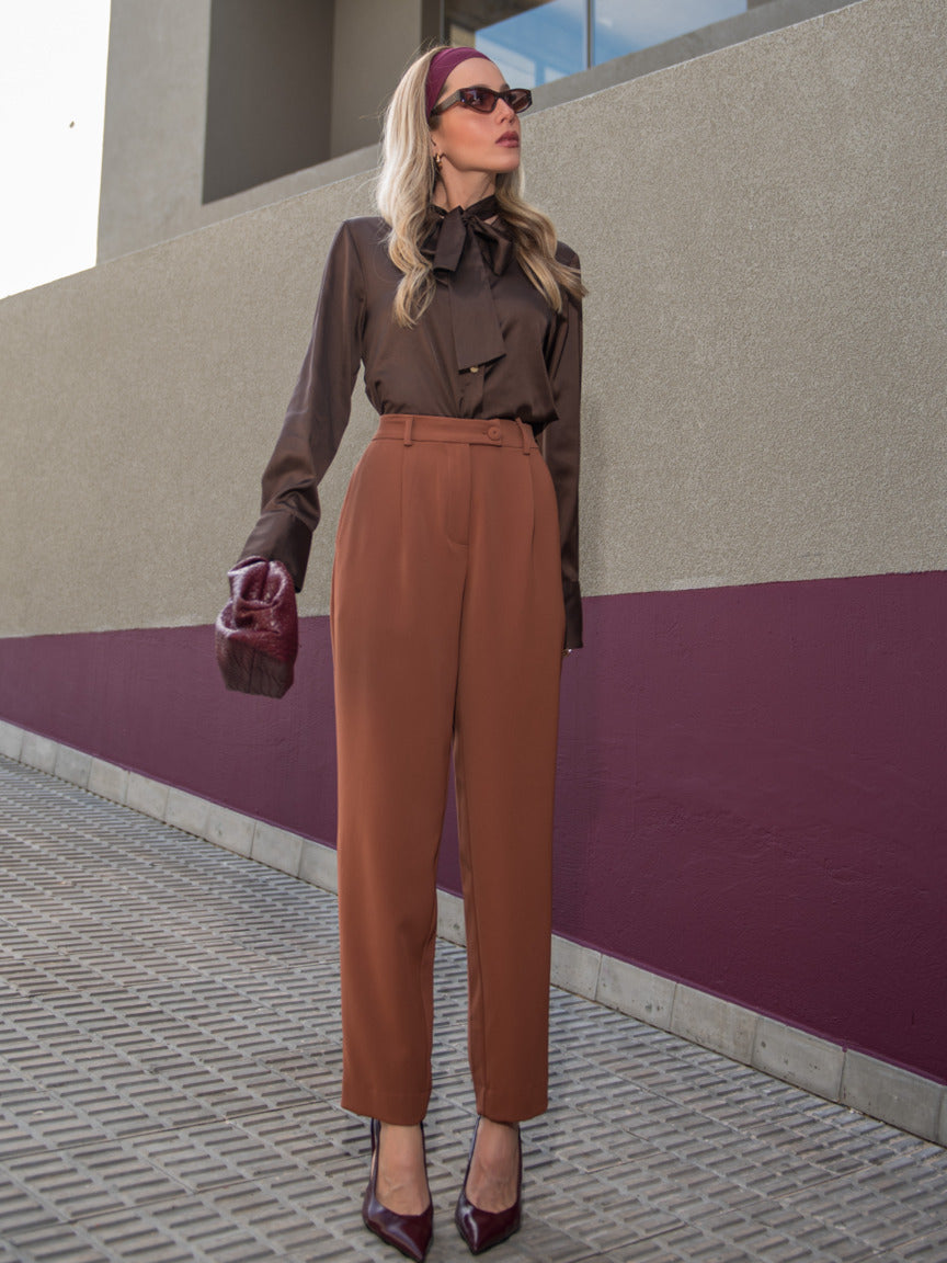 Calça Feminina Skenn ref. ALFAIATARIA CETIM - VintedoisK Imagem principal do produto
