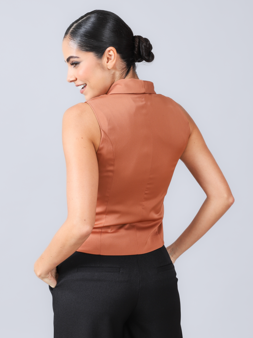 Detalhe frente blusa colete alfaiataria cetim 393134 Skenn feminina
