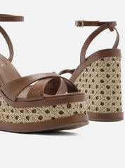 SANDÁLIA MARROM COURO PALHA SEXTAVADA PLATAFORMA A 12523 0046 0001 AREZZO