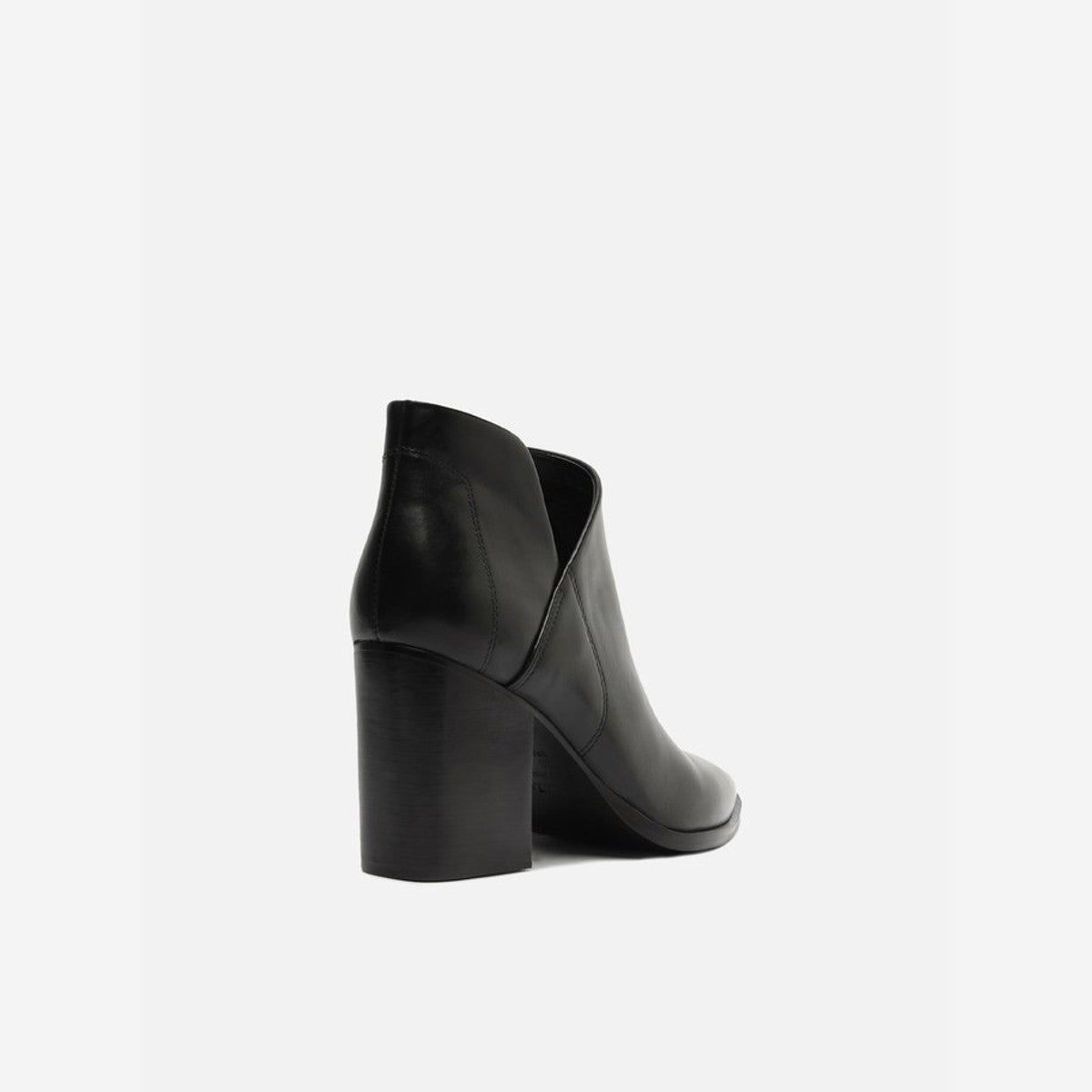 BOTA PRETA COURO CANO CURTO BLOCO A 11879 0001 0001 AREZZO