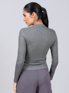 Blusa rib Skenn, lateral com silhueta da peça