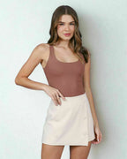 Blusa básica Amni feminina Skenn frente em cor lisa