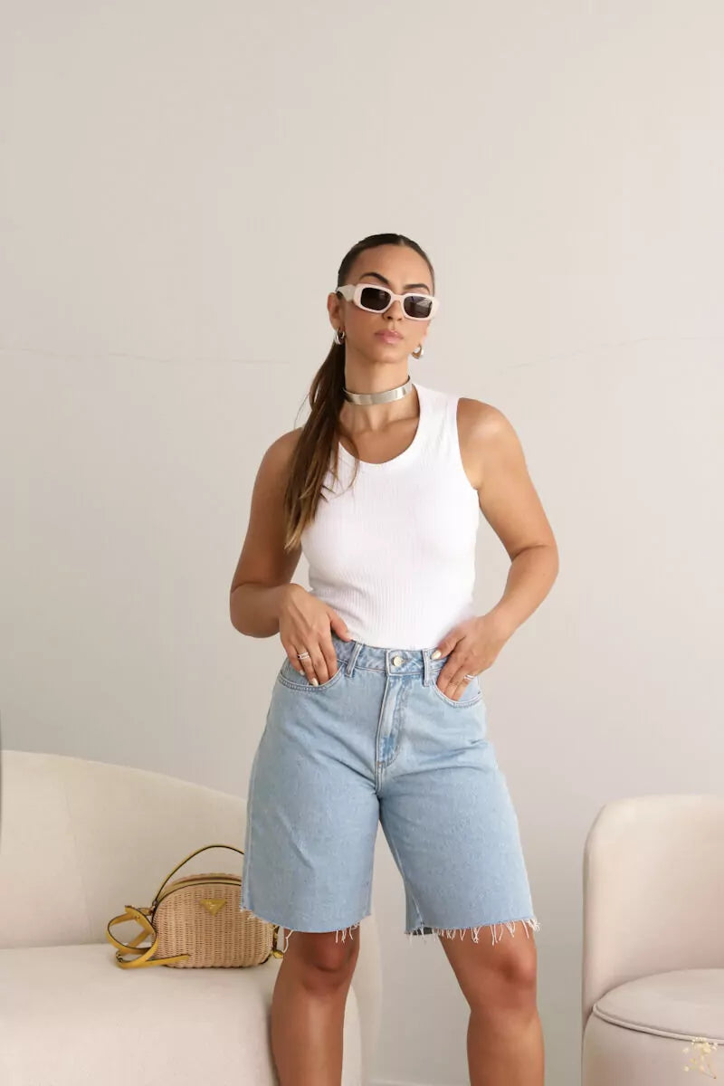 Bermuda jeans Jorts Clara 7613 Alcance lateral feminino, cintura média