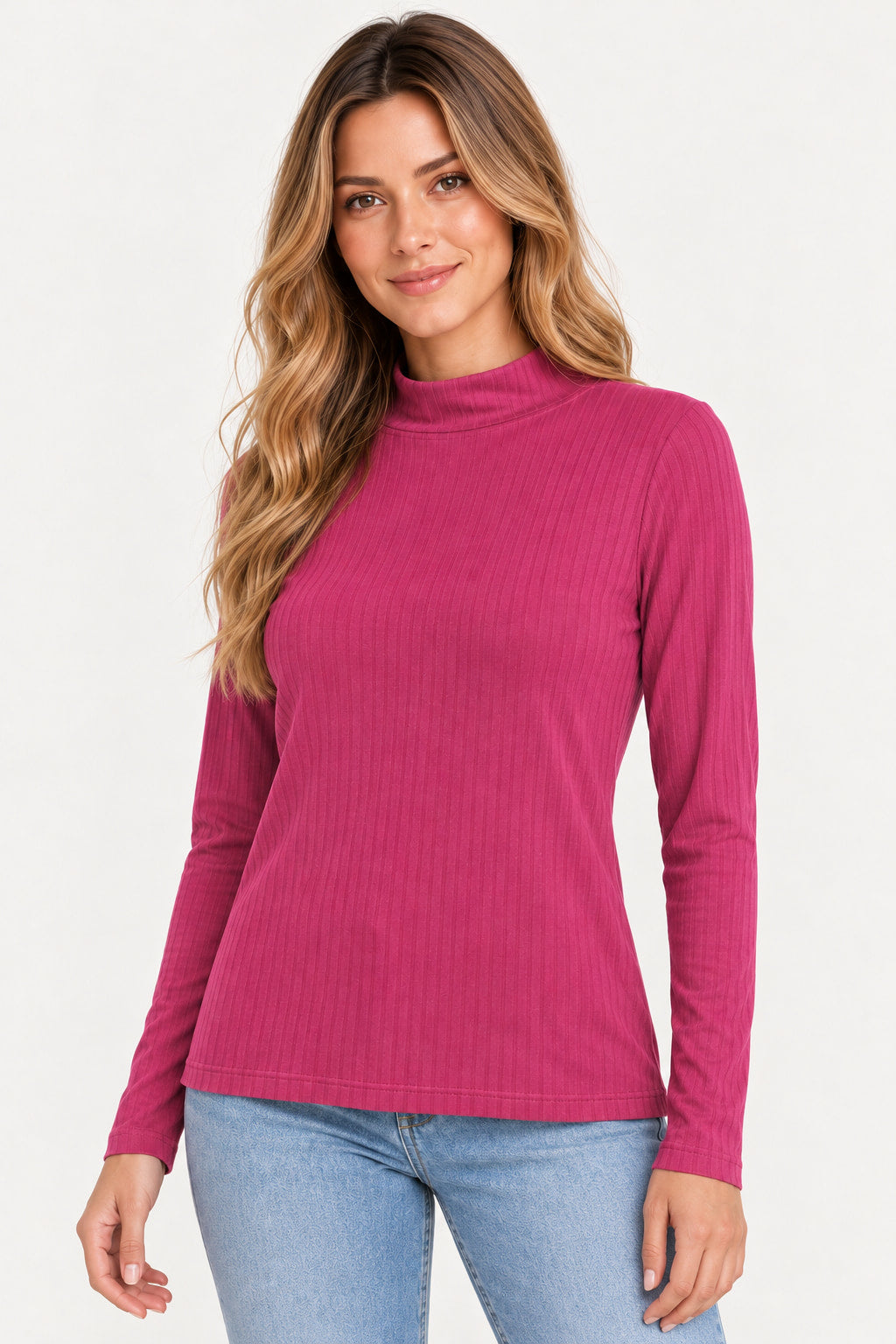 Pink | Blusa Coqueta Cacharrel Canelada rosa pink de manga longa e gola alta, vestida na modelo, vista de três quartos