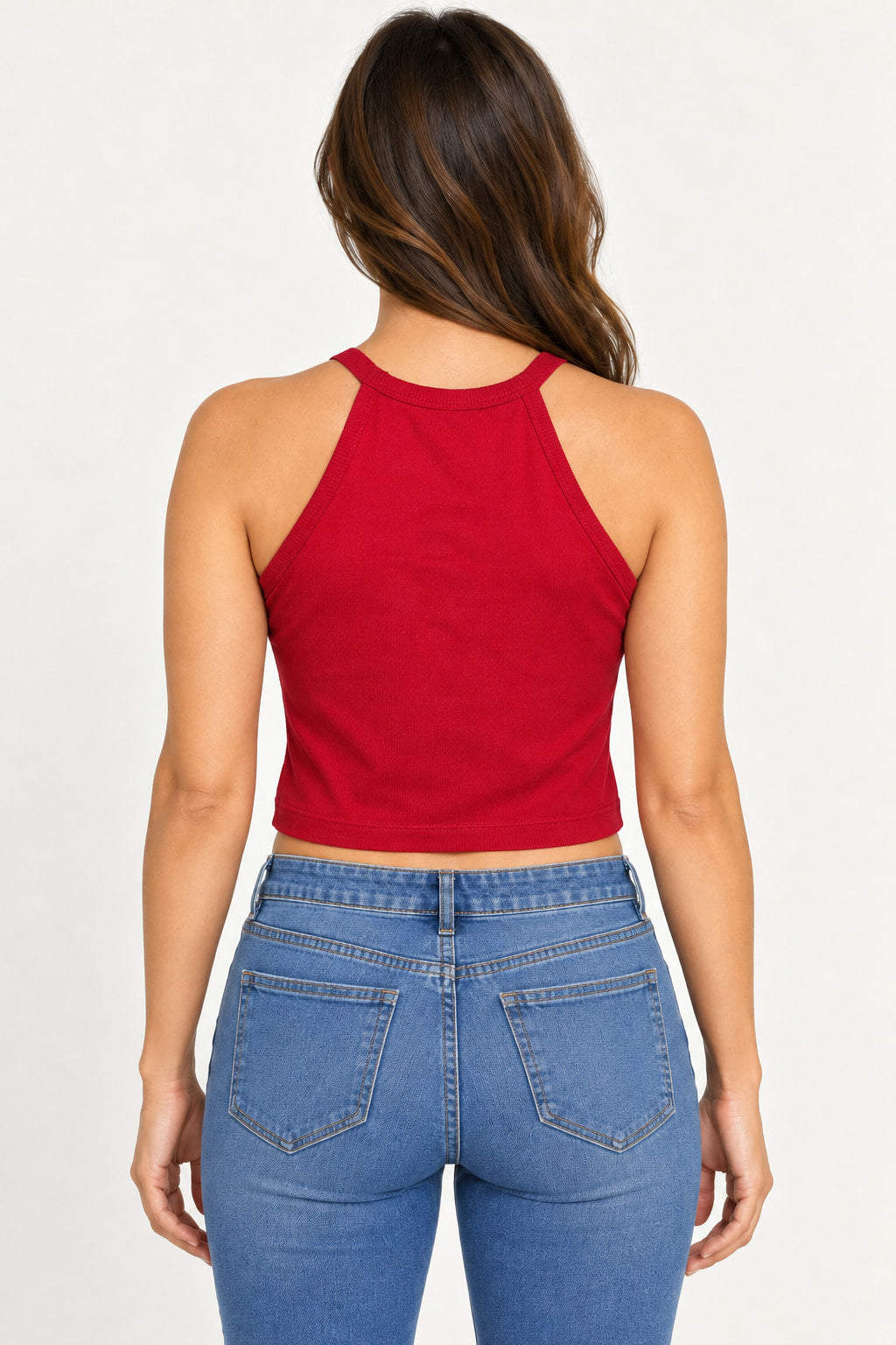 Vermelho | Blusa Skenn cropped canelada vermelha vista de costas, com recorte nas costas e barra curta