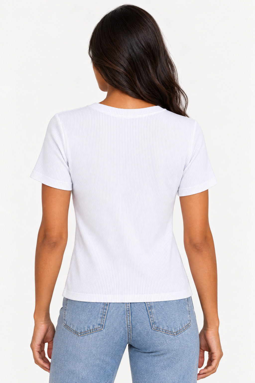 Branco | Blusa Revanche cropped decote careca canelada branca vista de costas, com manga curta e calça jeans