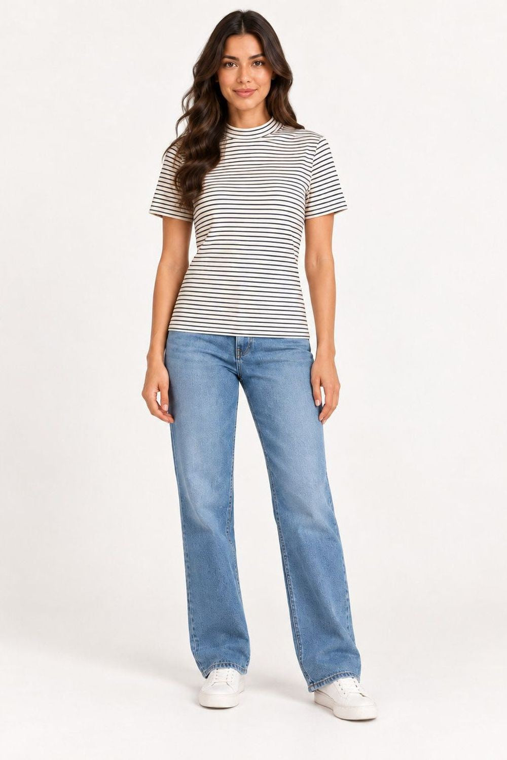 Off-white/preto | Blusa Listrada com Gola Coqueta — frente