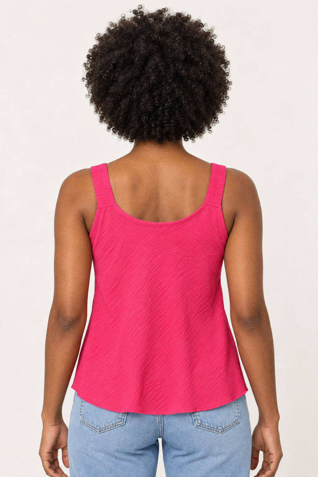 Pink | Blusa Regata Básica Alça Larga CS rosa pink, vista de costas com alças largas e barra arredondada