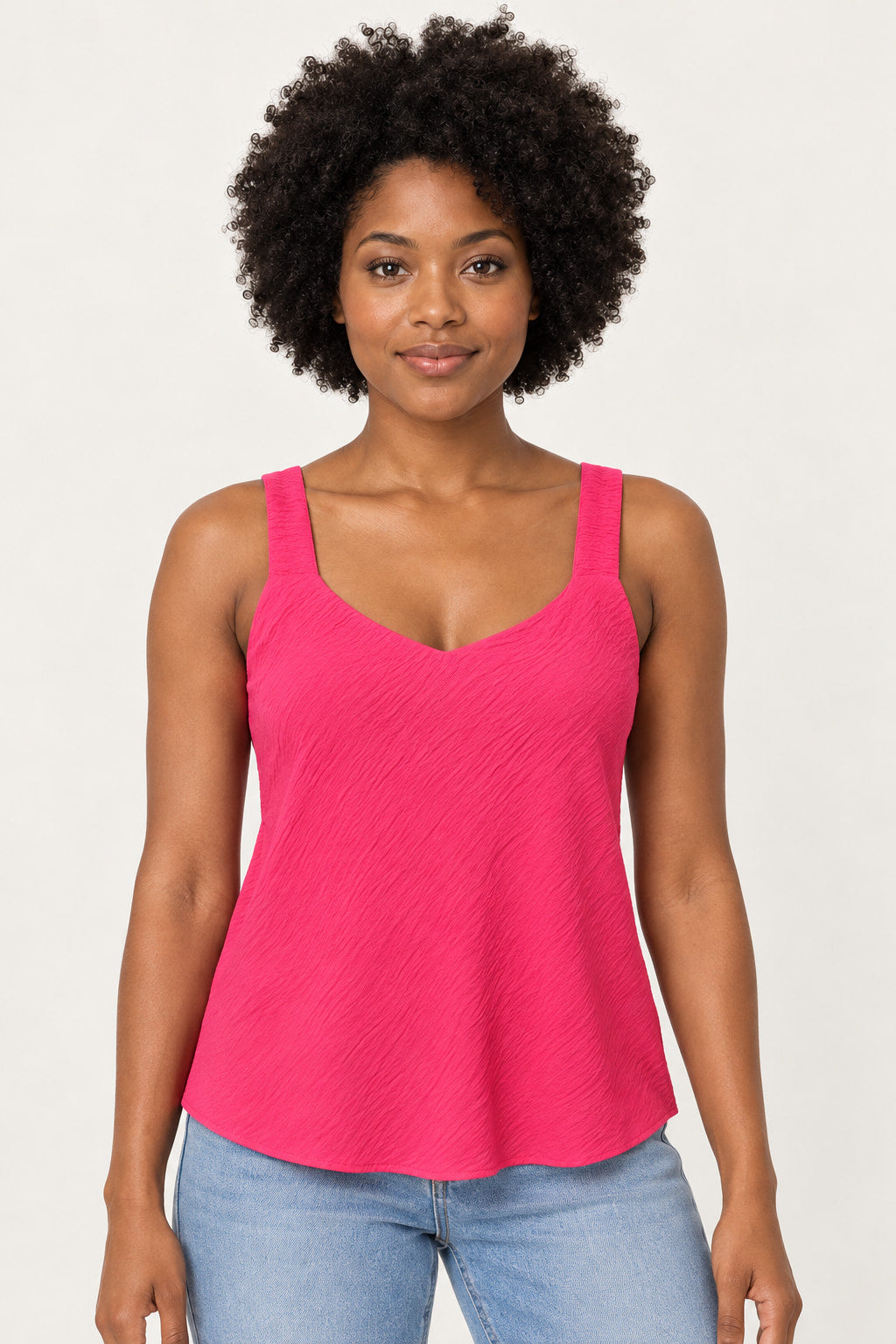 Pink | Blusa Regata Básica Alça Larga CS rosa pink, frente com decote em V e textura sutil do tecido