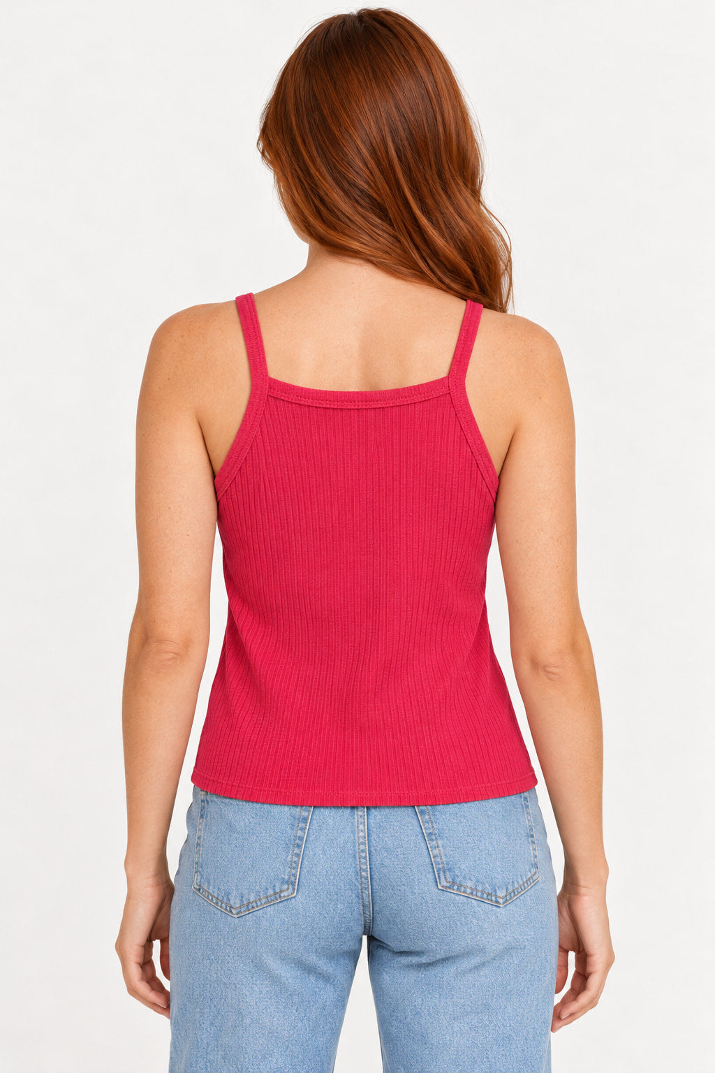 Vermelho | Blusa Regata com Bojo CS vermelha vista de costas, com alças finas e decote quadrado na modelo