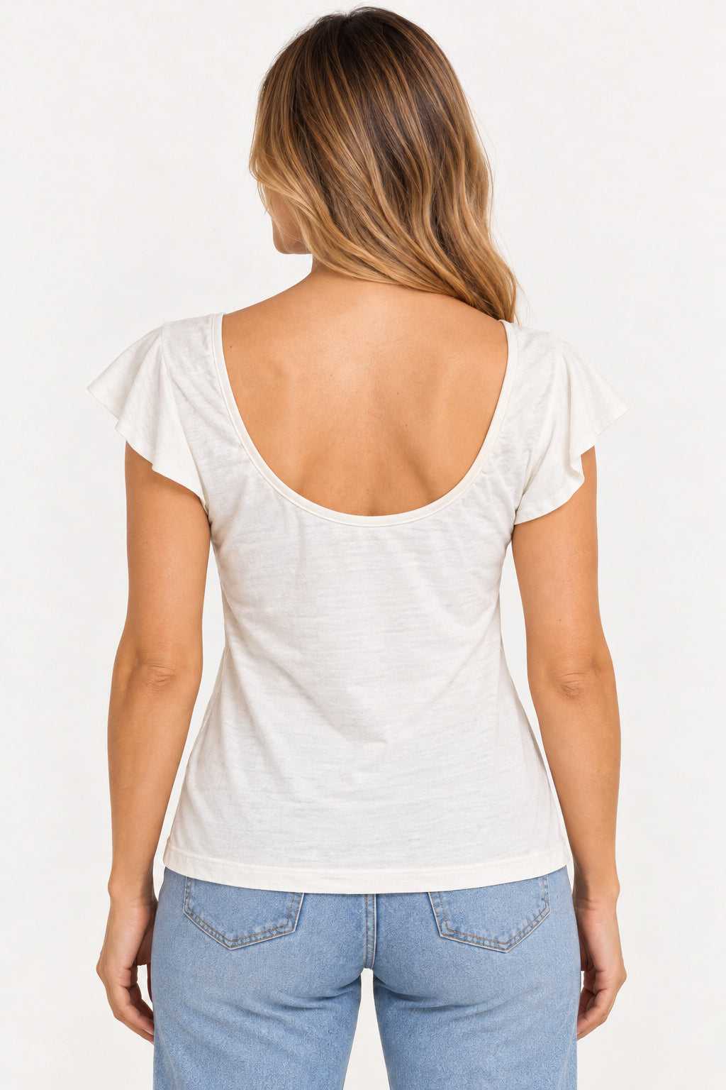 Off | Blusa Rubicon cropped nó off white vista de costas, com decote redondo nas costas e mangas com babado