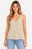 Bege | Blusa regata CS de linho listrado bege, decote V, vestida na modelo com jeans azul claro