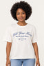 Off | Blusa T-Shirt Born Lerrux em off-white com estampa azul marinho Hold Your Horses, Born To Break Silence e coração, vestida na
