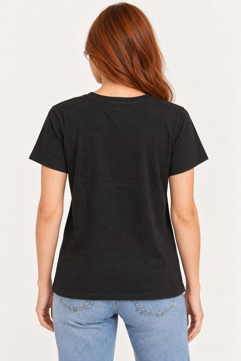 Preto | Blusa T-Shirt Estampada Revanche preta vista de costas, com gola redonda e manga curta, sem estampa