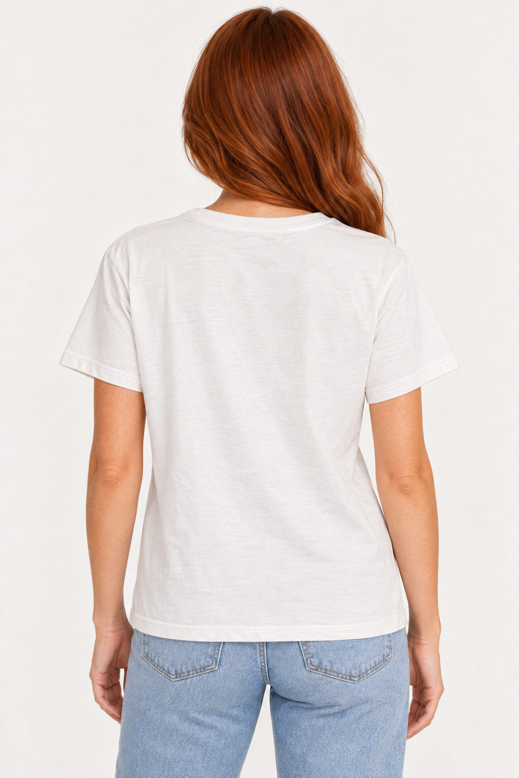 Branco | Blusa T-Shirt Manga Curta Estampada Revanche branca, vista de costas, com tecido liso e sem estampa