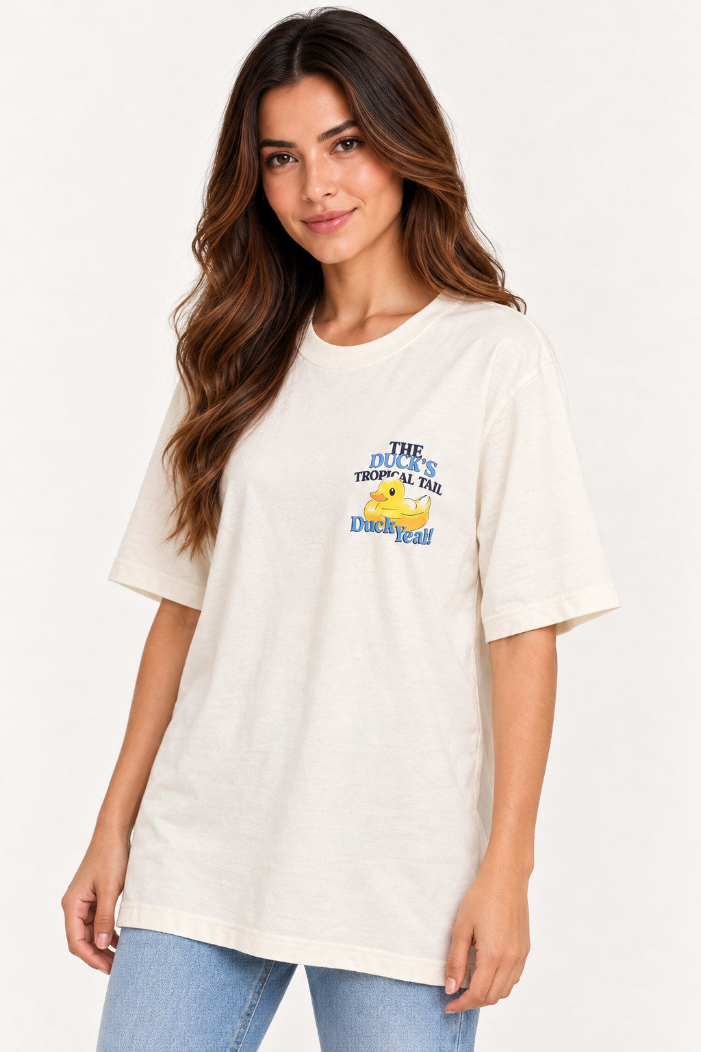 Off | Blusa T-Shirt Manga Curta Oversized Gringa Long Duck em off white, vista de lado, com estampa do pato no peito