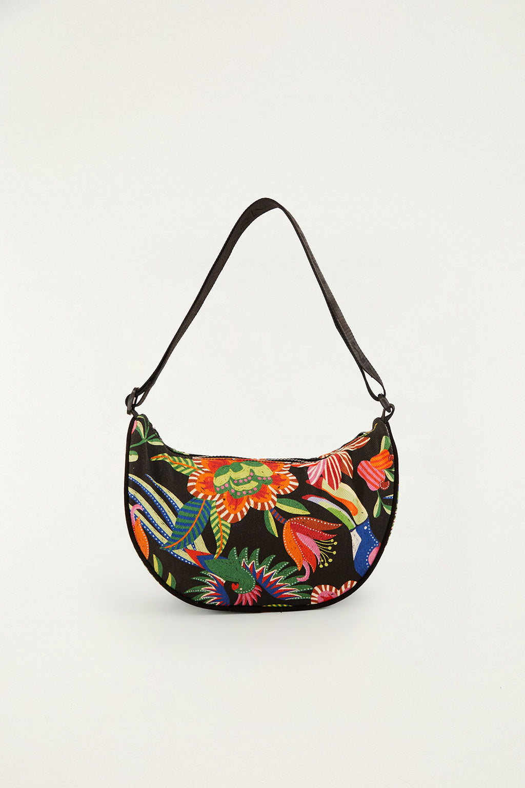 Bolsa Farm Etc Rio Esporte Running estampada em preto com flores e aves tropicais, vista de costas