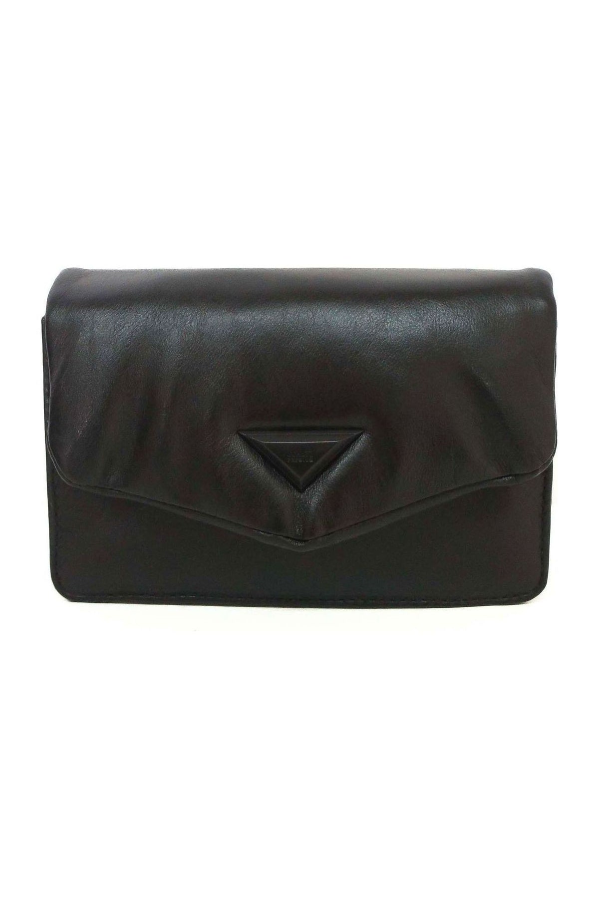 Bolsa Schutz 944 pequena tiracolo preta vista de frente, com aba envelope e detalhe triangular Imagem principal do produto