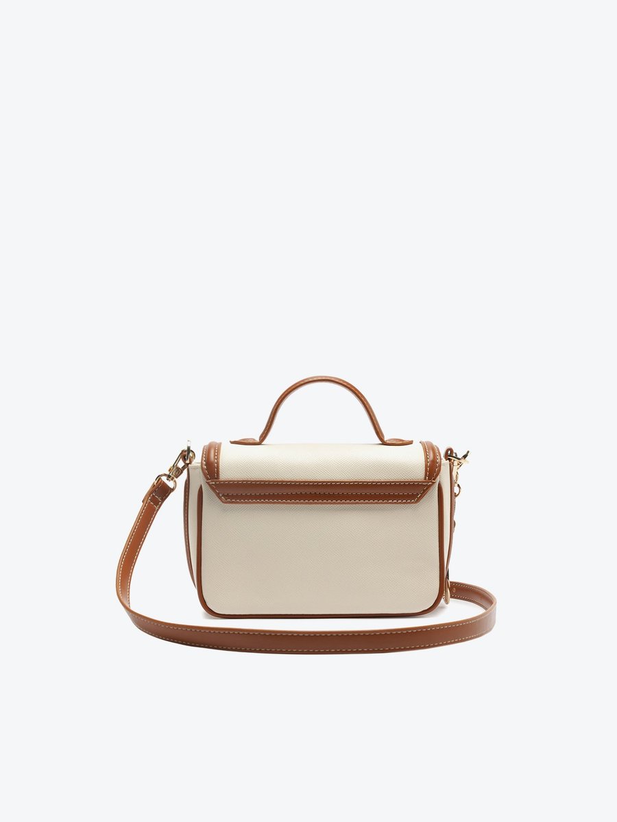 Bolsa tiracolo Anacapri Maleta Charm branca com alça caramelo longa, vista das costas