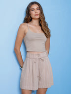 Bermuda risca rustic bege costas feminina Skenn