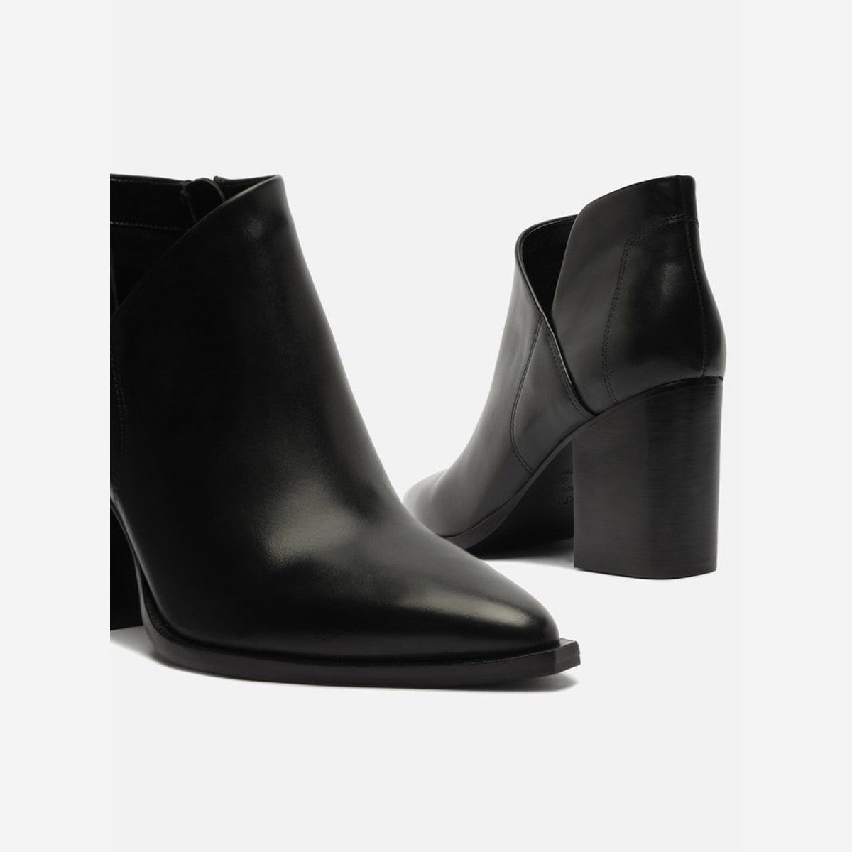 BOTA PRETA COURO CANO CURTO BLOCO A 11879 0001 0001 AREZZO