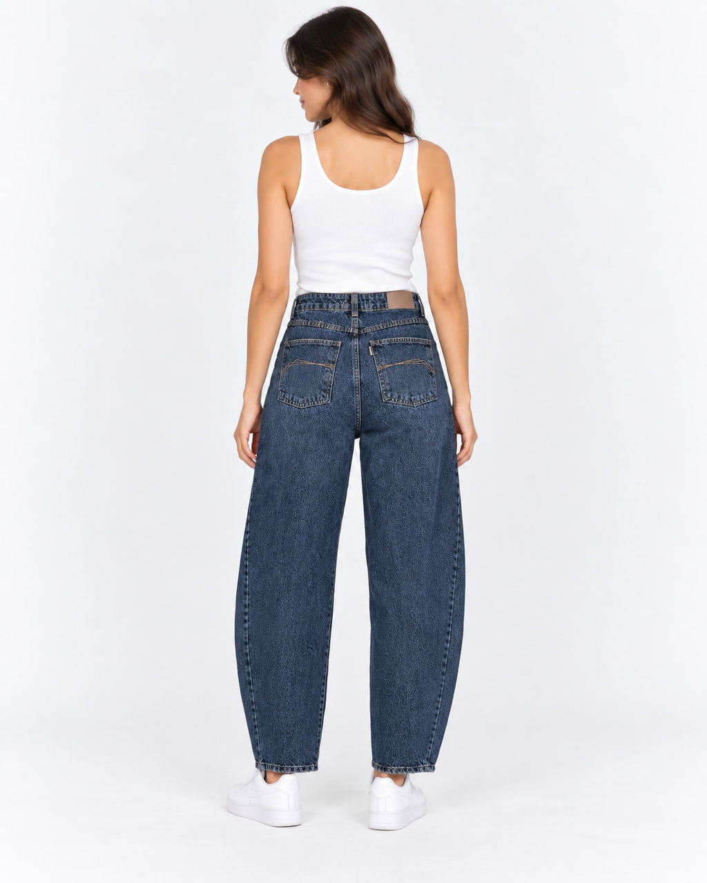 Jeans | Calça Jeans Baggy Cheer Escuro Lerrux em azul jeans, vista de costas com bolsos traseiros e cintura alta