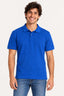Azul | Camiseta polo masculina Revanche Esc Tint azul, vestida em modelo sorridente, com gola e botões