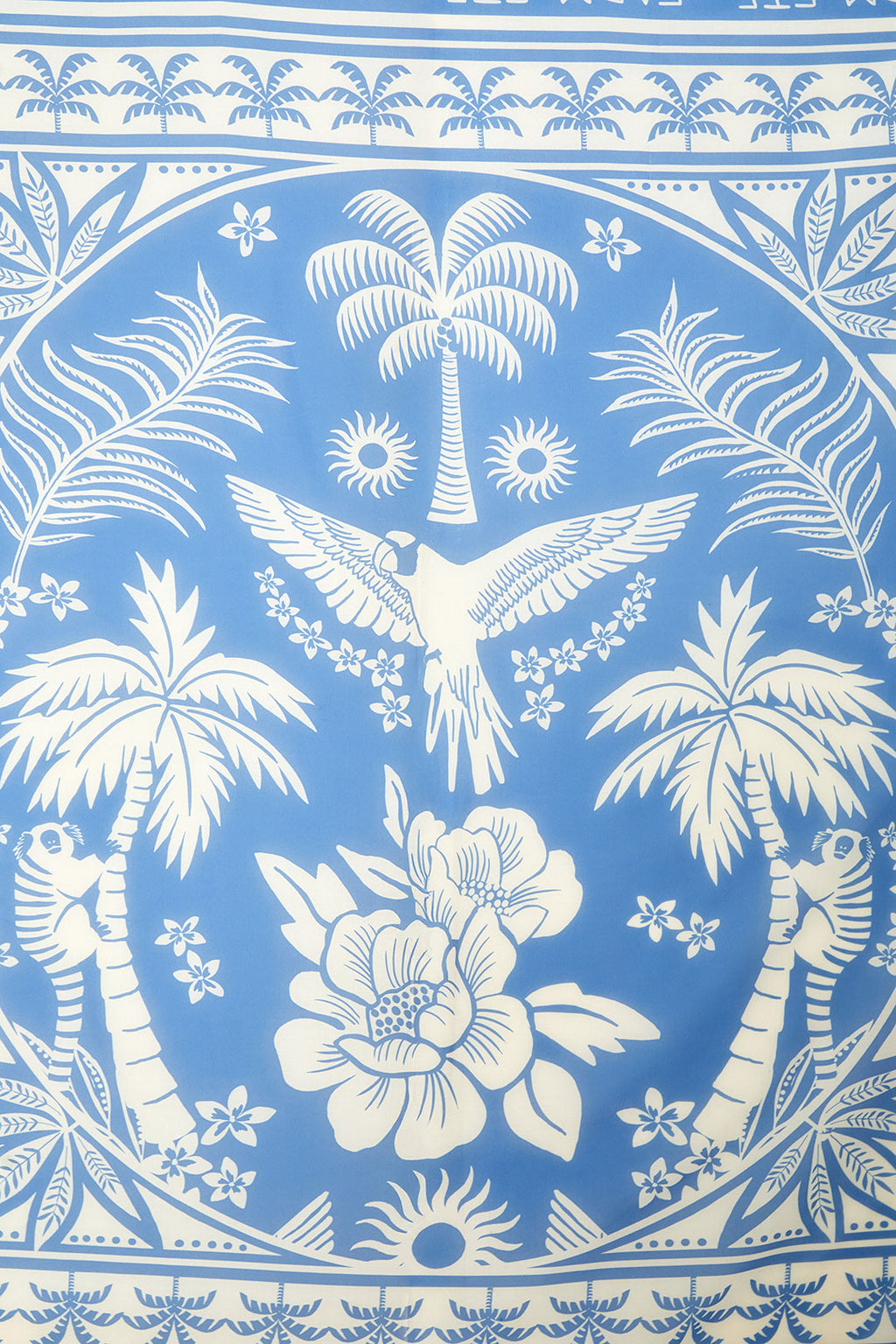 Canga Farm Praiana Praia Lenço Tropical Farm Etc, detalhe da estampa azul e branca com palmeiras e pássaro