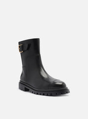 BOTA PRETA COURO CANO CURTO TRATORADA FIVELA A 13723 0009 0001 AREZZO