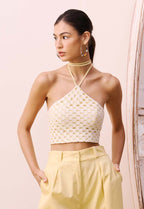 Blusa cropped malha rendada Cacay close, textura renda e malha, feminina