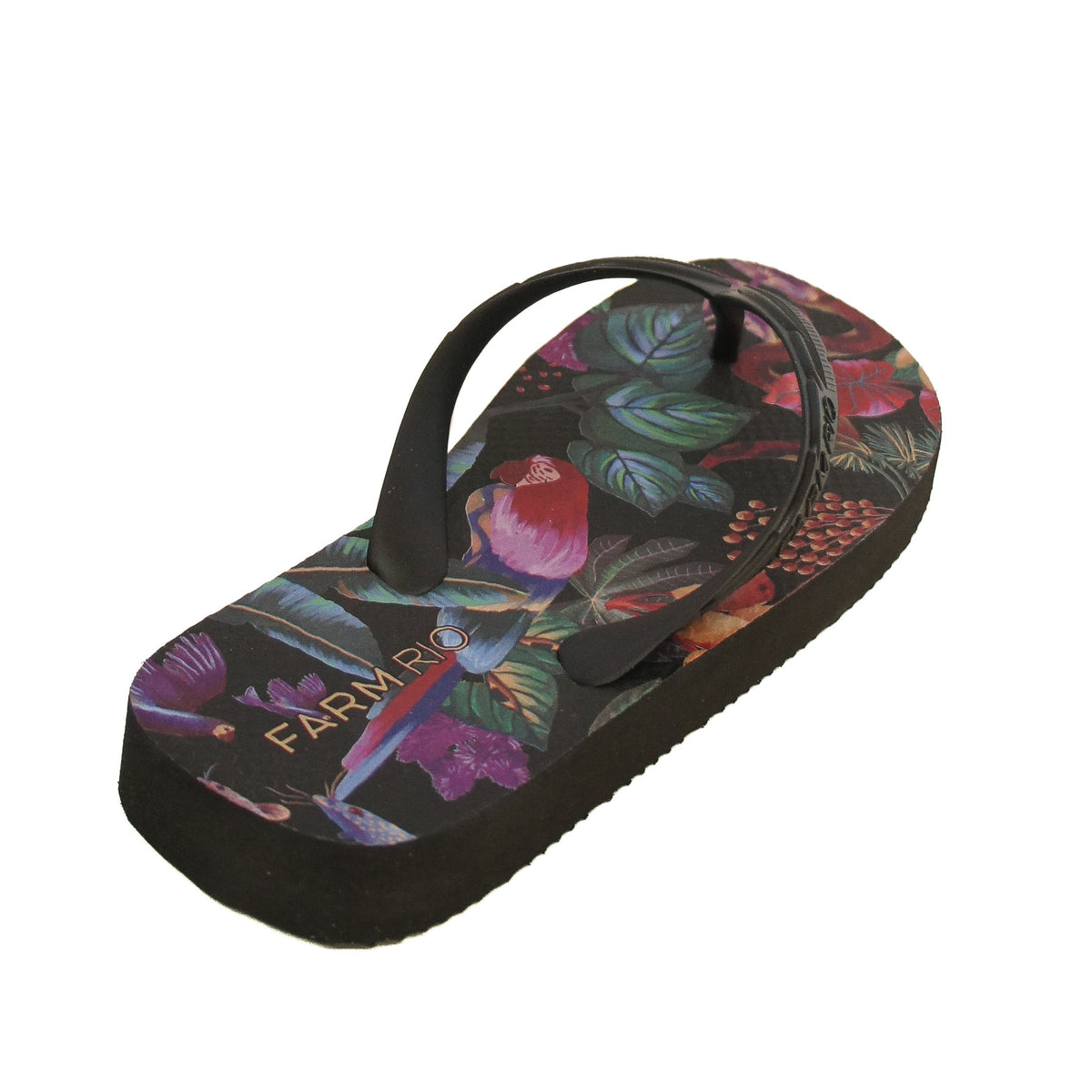 Chinelo Flip Flop Farm Rio preto com estampa de arara e logo da marca na palmilha, visto de cima em diagonal