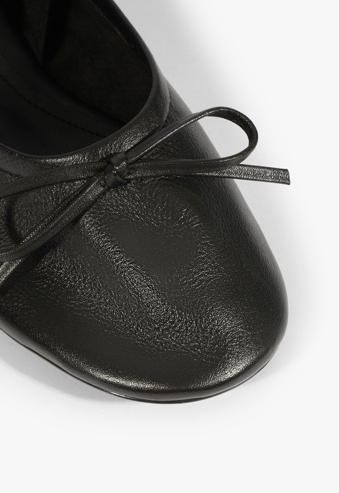 Rasteira Feminina SCHUTZ ref. SAPATILHA PRETA - VintedoisK