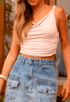 Detalhe do corte lateral da blusa regata Ocean 09027 Alcance