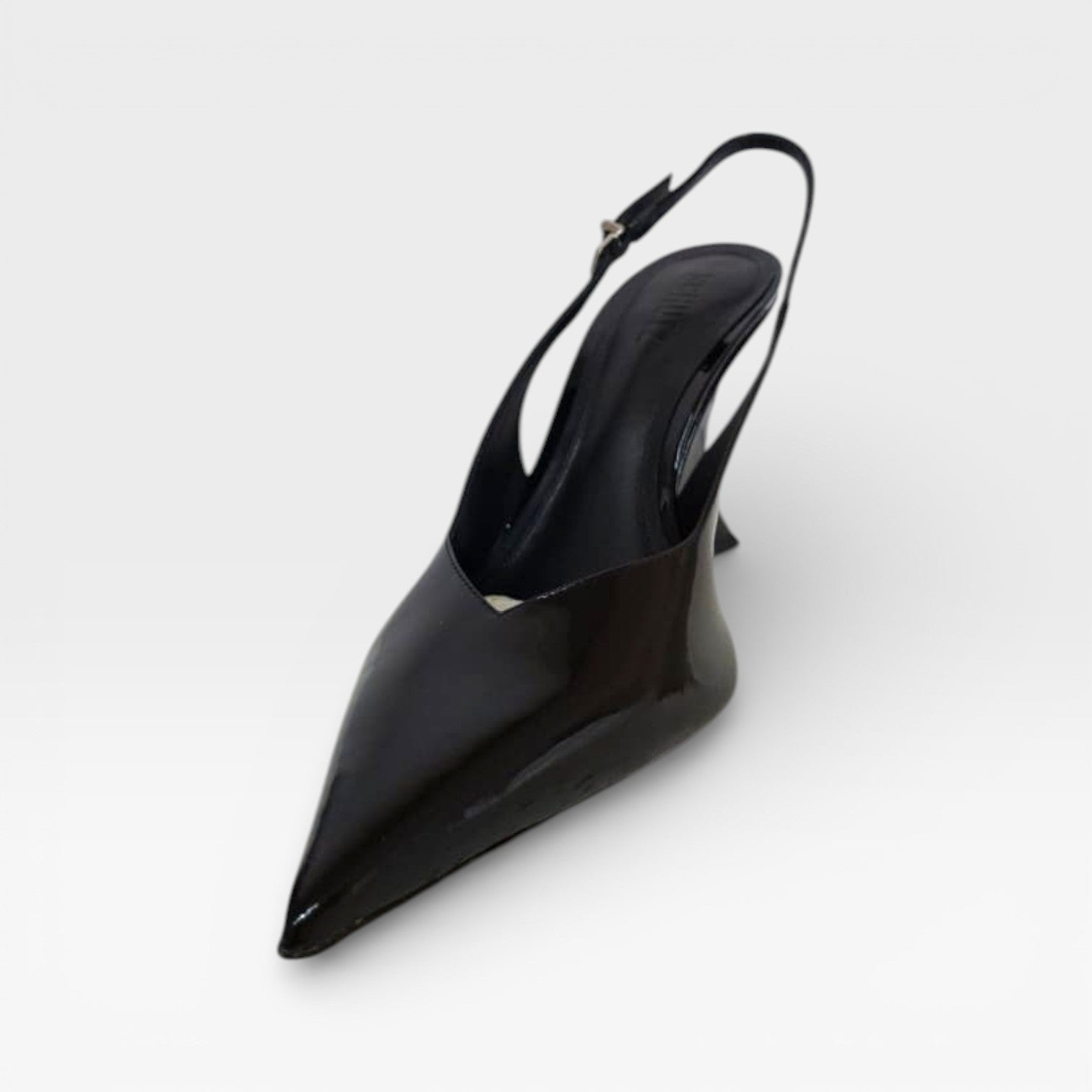 SANDALIA PRETA SALTO ANABELA VERNIZ S 22484 0004 0008 SCHUTZ Imagem secundária do produto