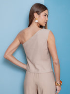 Close do tecido e detalhes da blusa chic Skenn